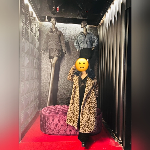 Wore in Dubai 📍 - Picture 4 of 4